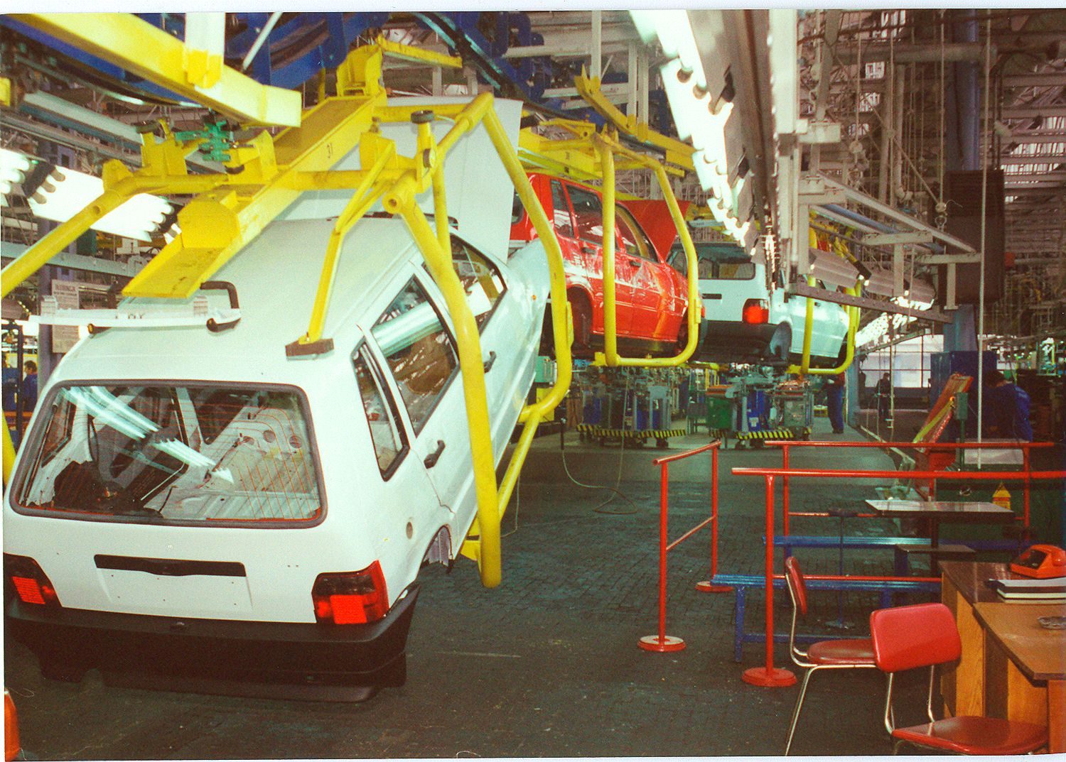Fiat Uno na linii montażowej