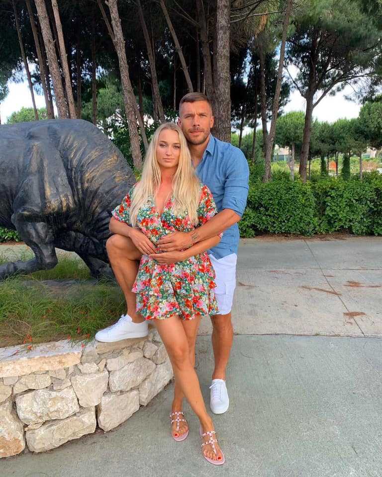 Lukas Podolski z żoną Moniką