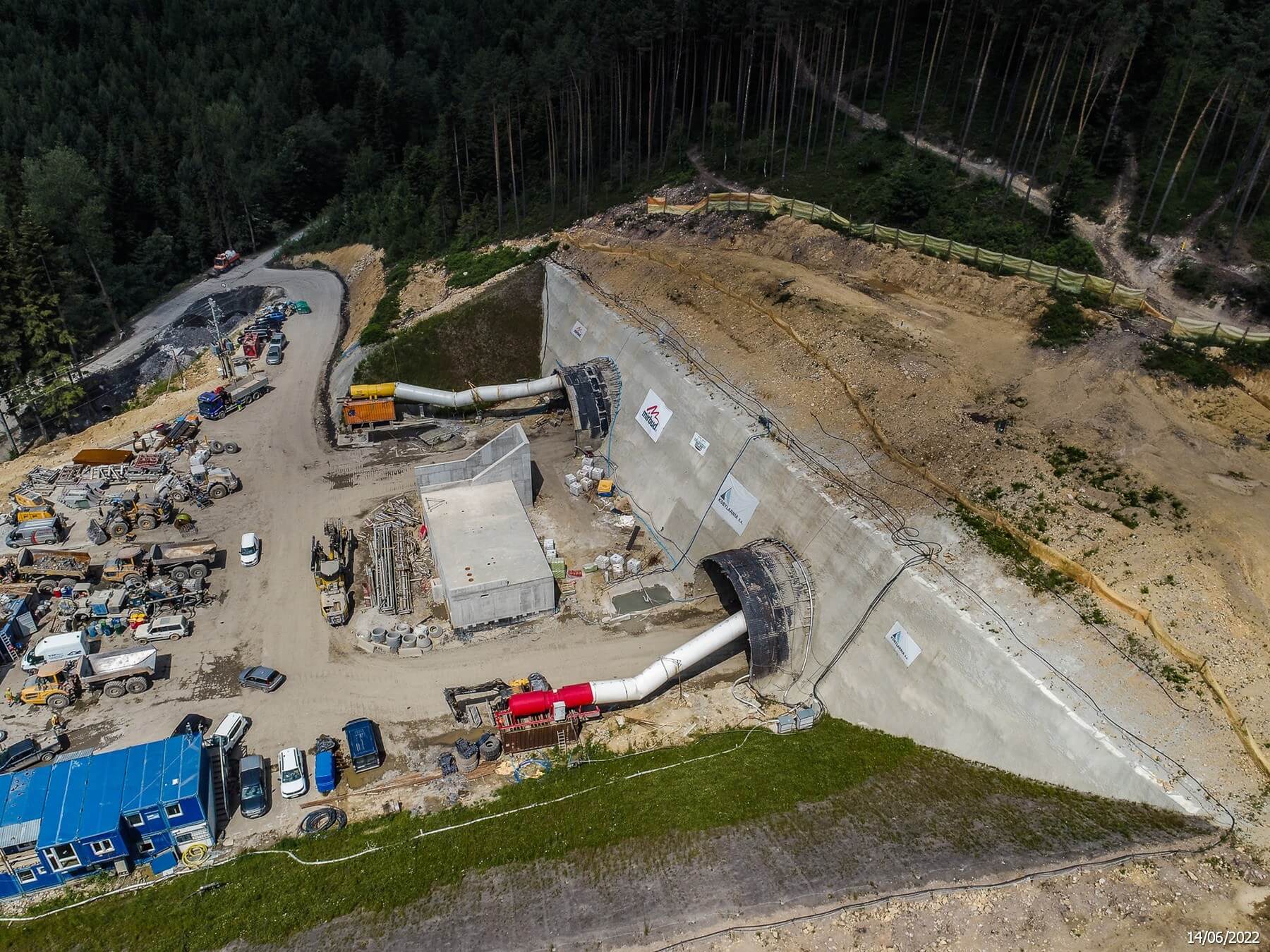 Tunel i portal TD-1 prowadzony przez masyw Barania