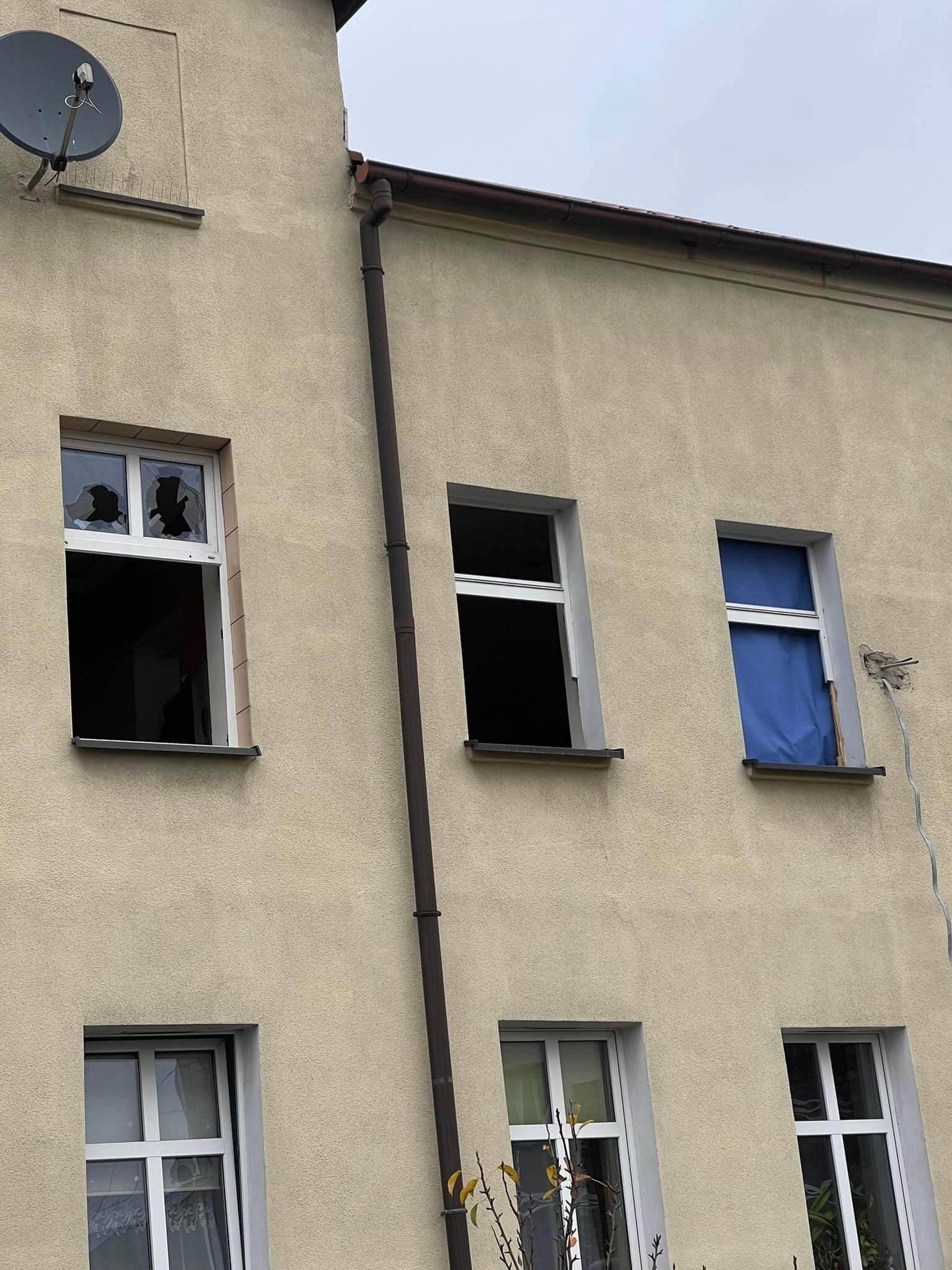 Wybite okna kamienica przy Pl. Piastowskim