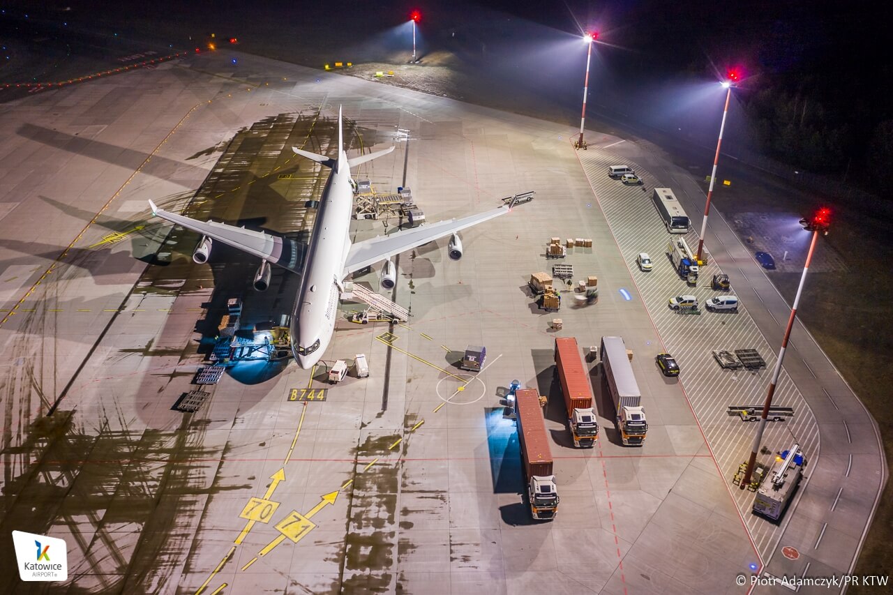 Airbus A340-300 z pomocą dla Ukrainy wylądował w Pyrzowicach