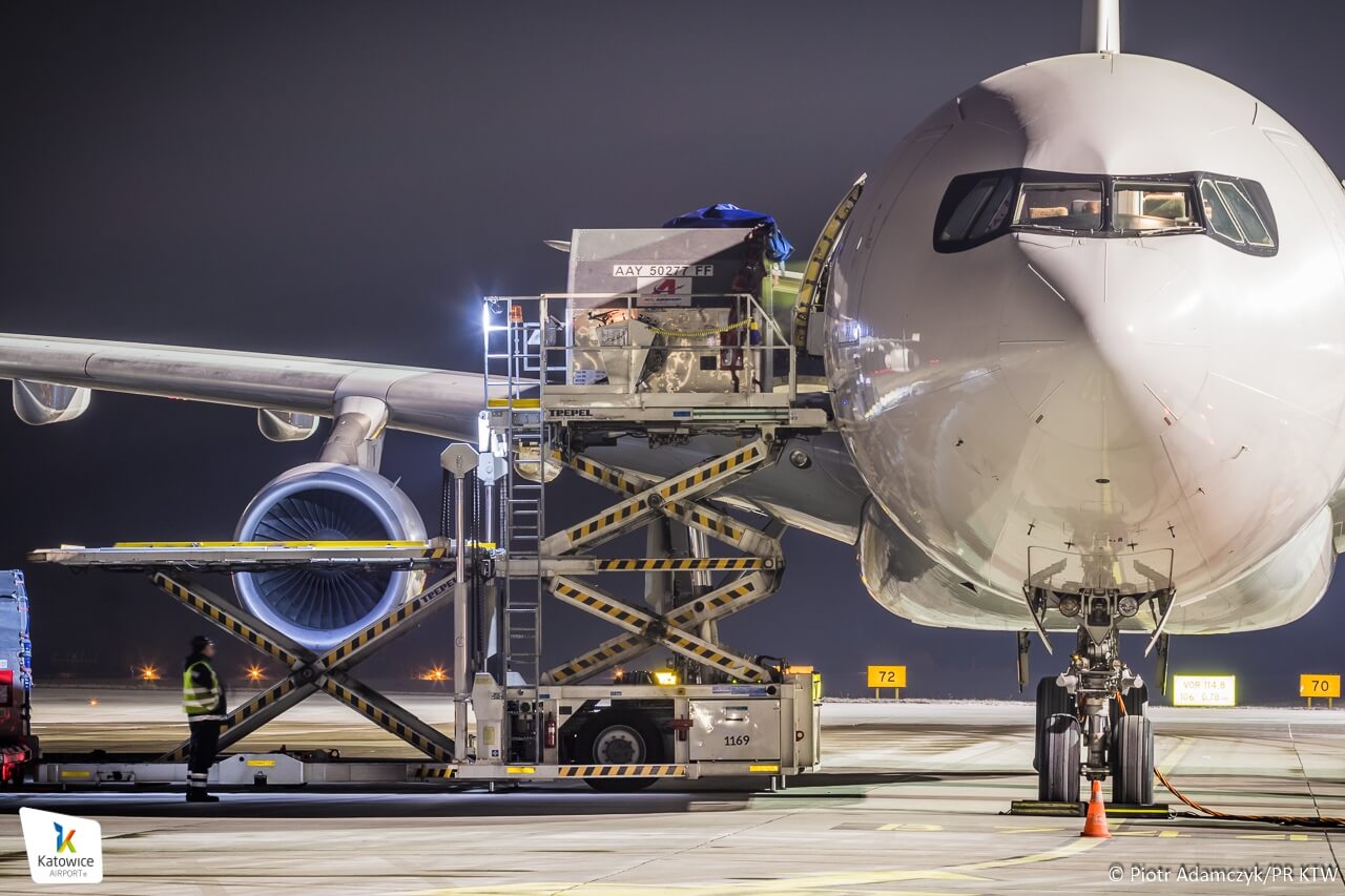 Airbus A340-300 z pomocą dla Ukrainy wylądował w Pyrzowicach