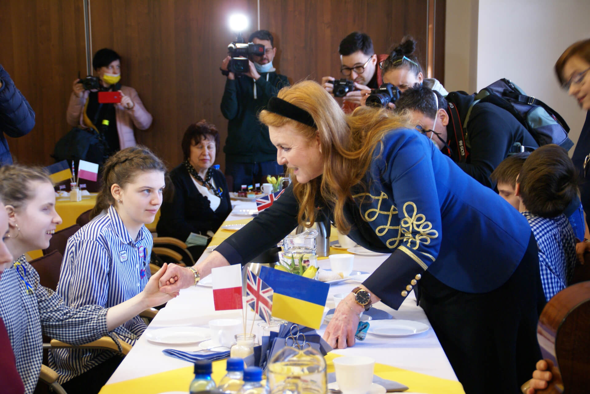 Księżna Yorku wita się z dziećmi z Ukrainy