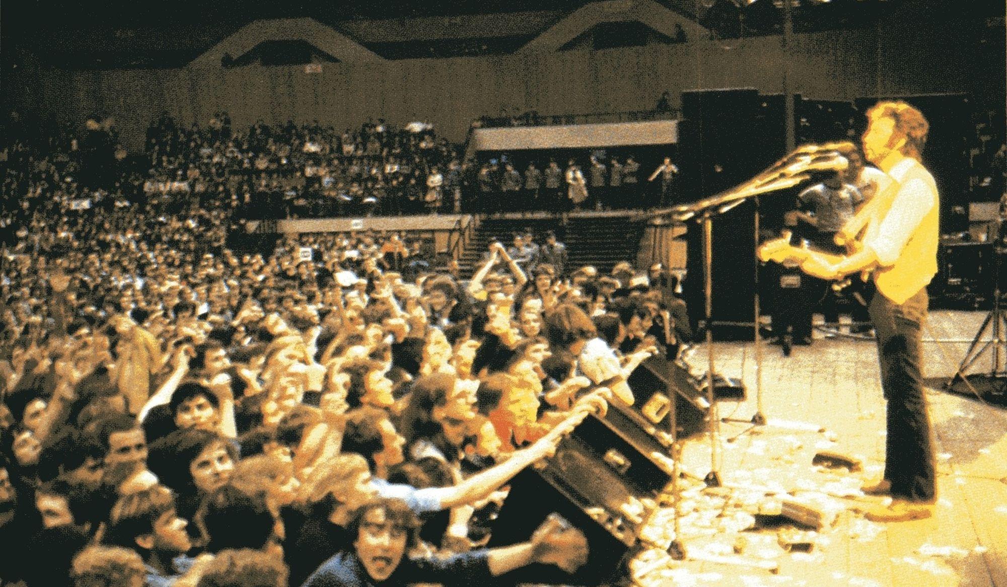 Eric Clapton w katowickim Spodku w 1979 roku.