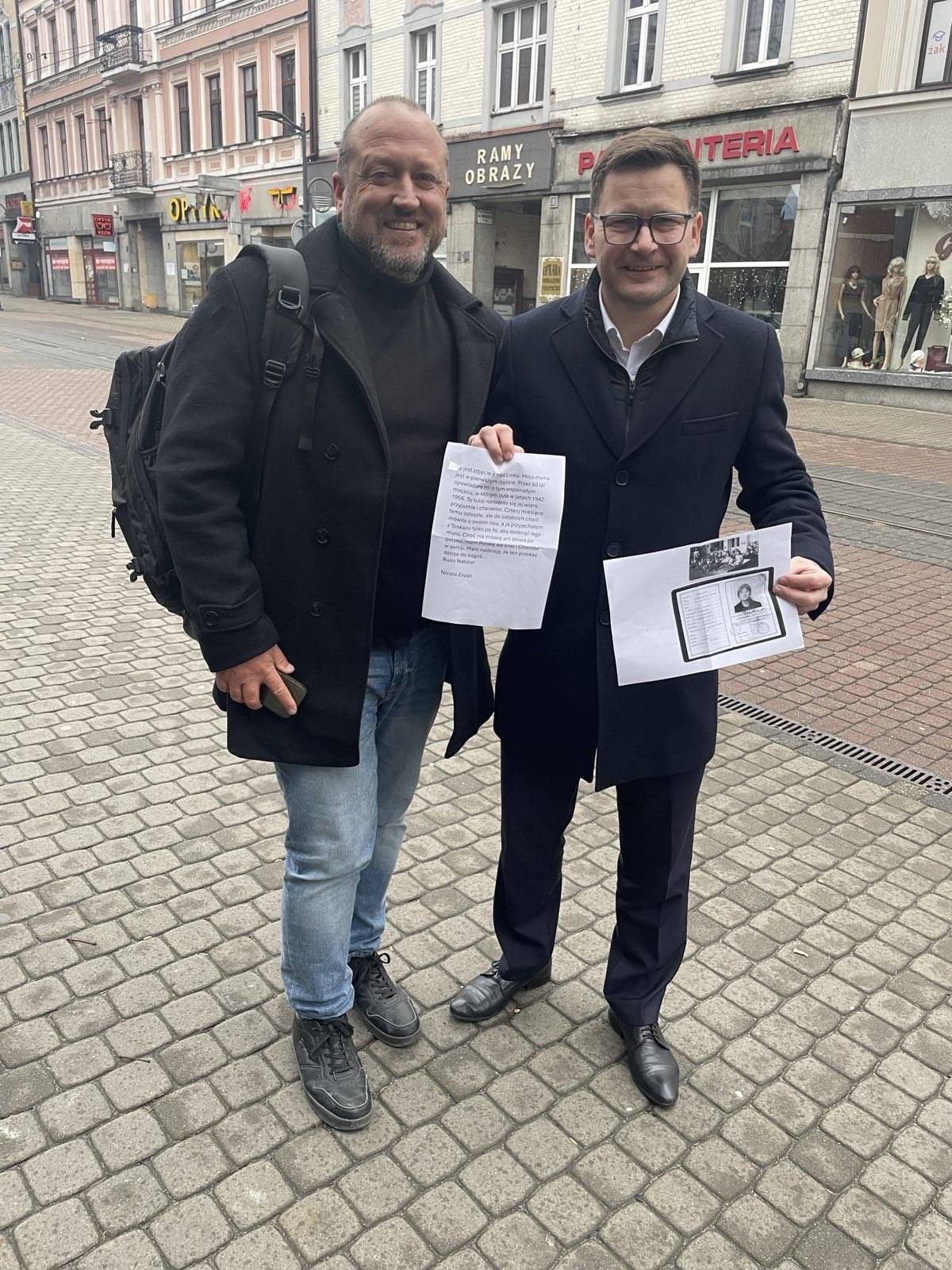 Nicola Zoppi i Szymon Michałek na ulicy w Chorzowie, 24.12 2024