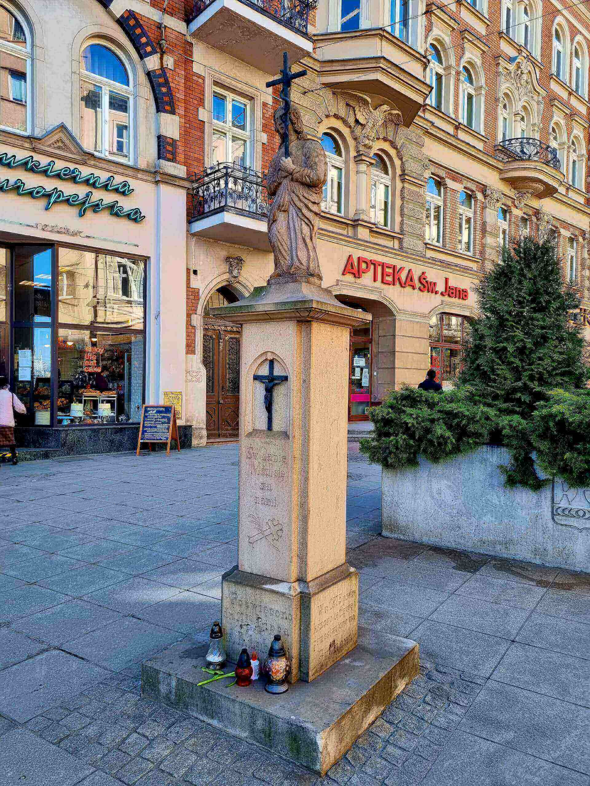 Replika figury u wylotu ulicy Św. Jana na rynek w Katowicach
