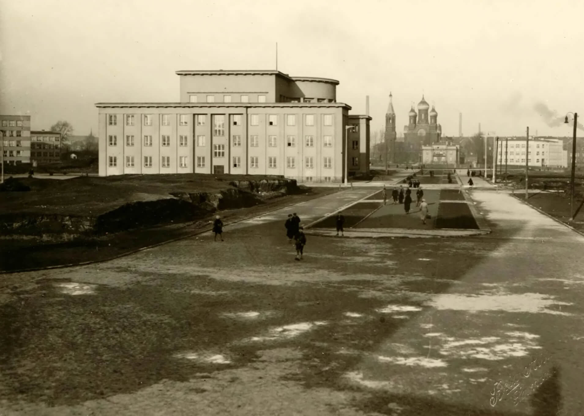 Sosnowiec, fragment ulicy Prezydenta Ignacego Mościckiego koło Ratusza