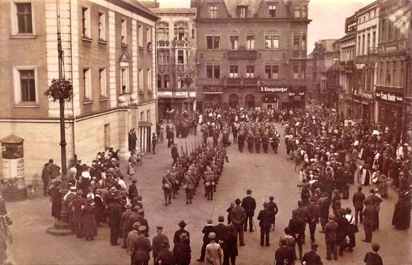 Gliwice Rynek i francuscy żołnierze 1919