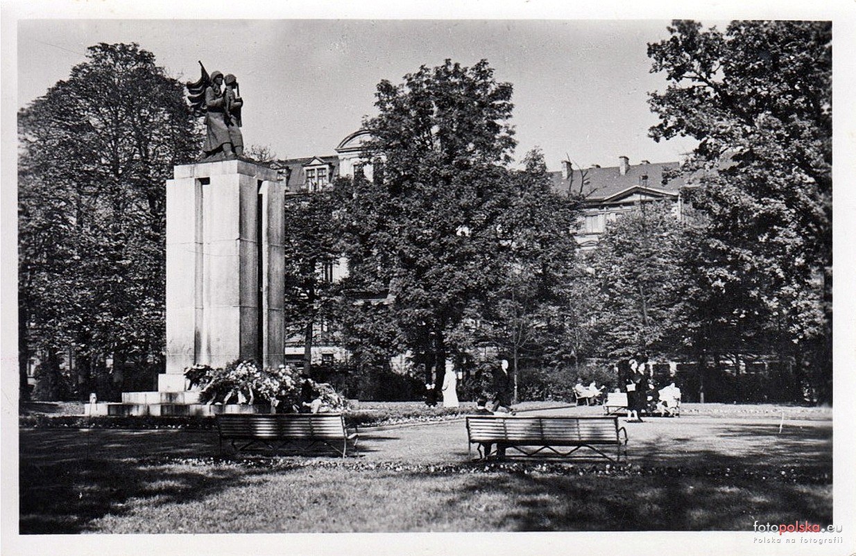 Katowice, Pomnik Wdzięcznosci Armii Czerwonej na placu Wolności z 1955 r., usunięty (przeniesiony) w 2014 r.
