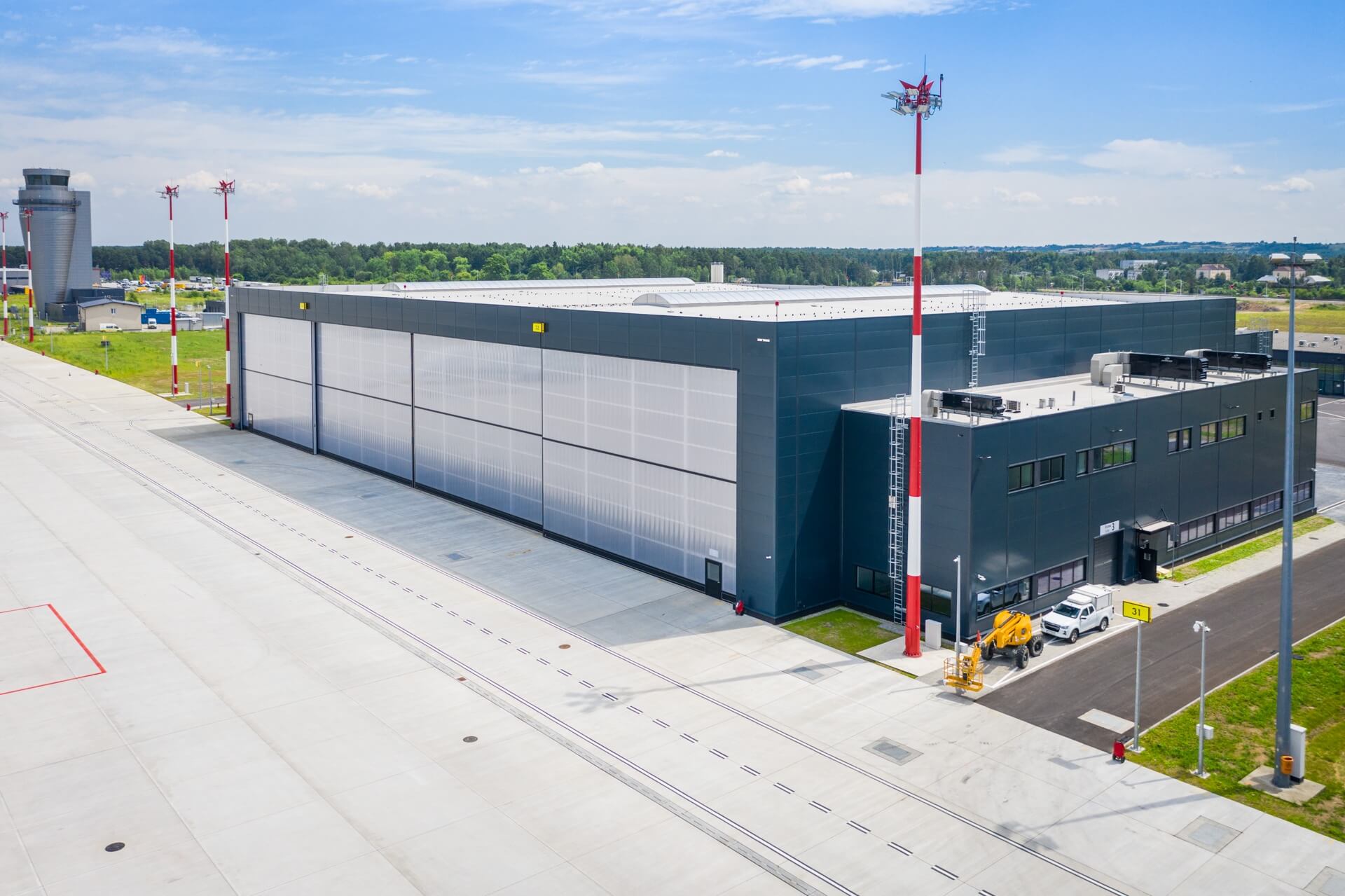 Nowy hangar w Pyrzowicach