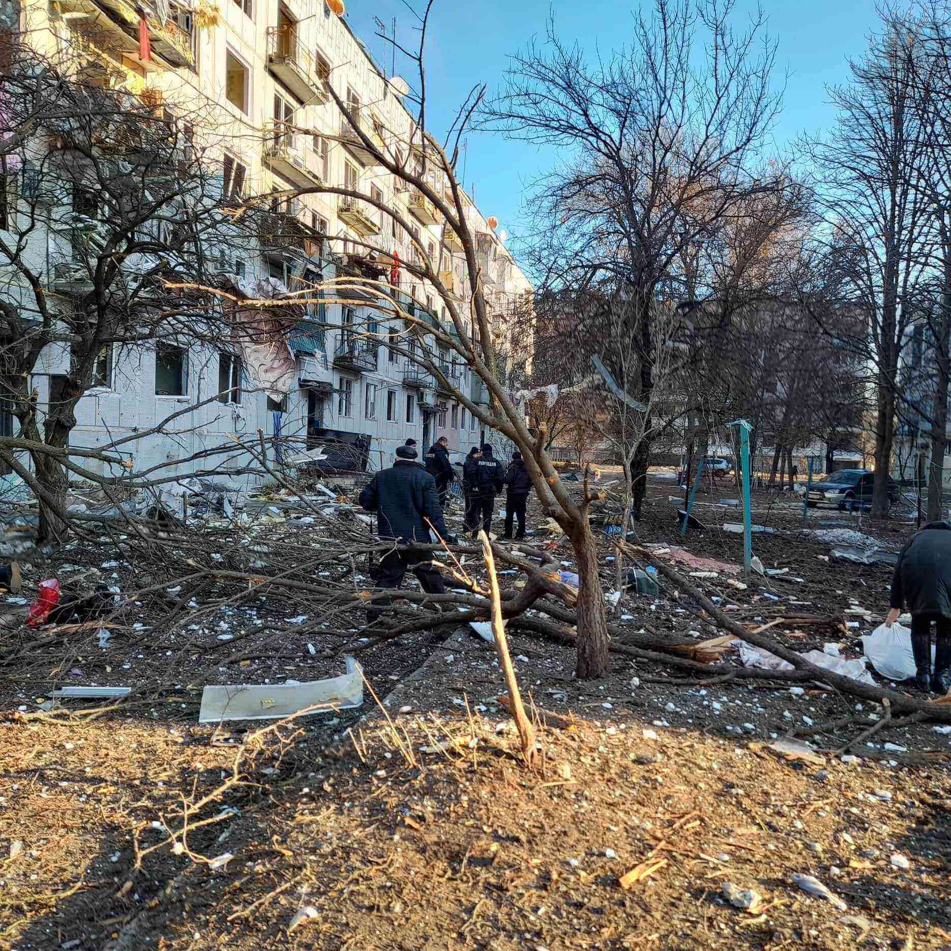 Zniszczenia domu i ulicy, gdzie mieszkała Olena Kuryło