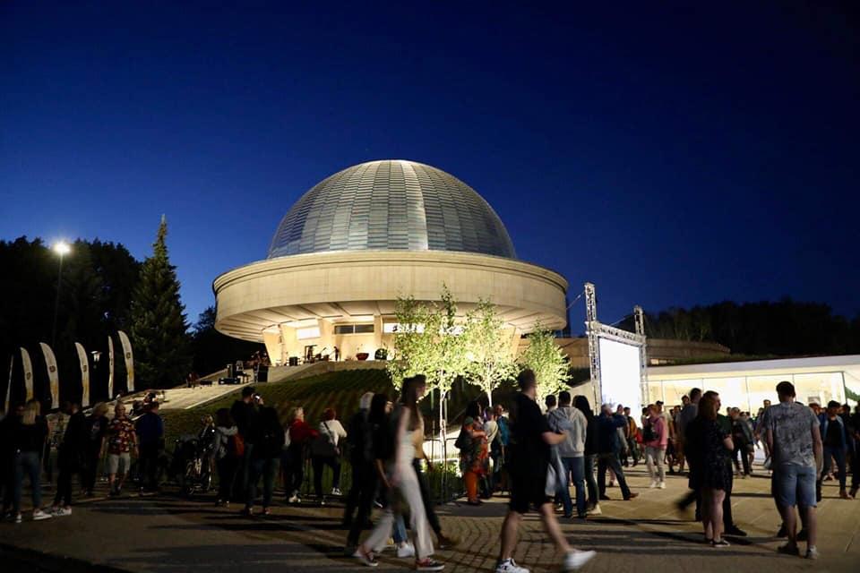 Tłumy na zeszłorocznym otwarciu odnowionego Planetarium.
