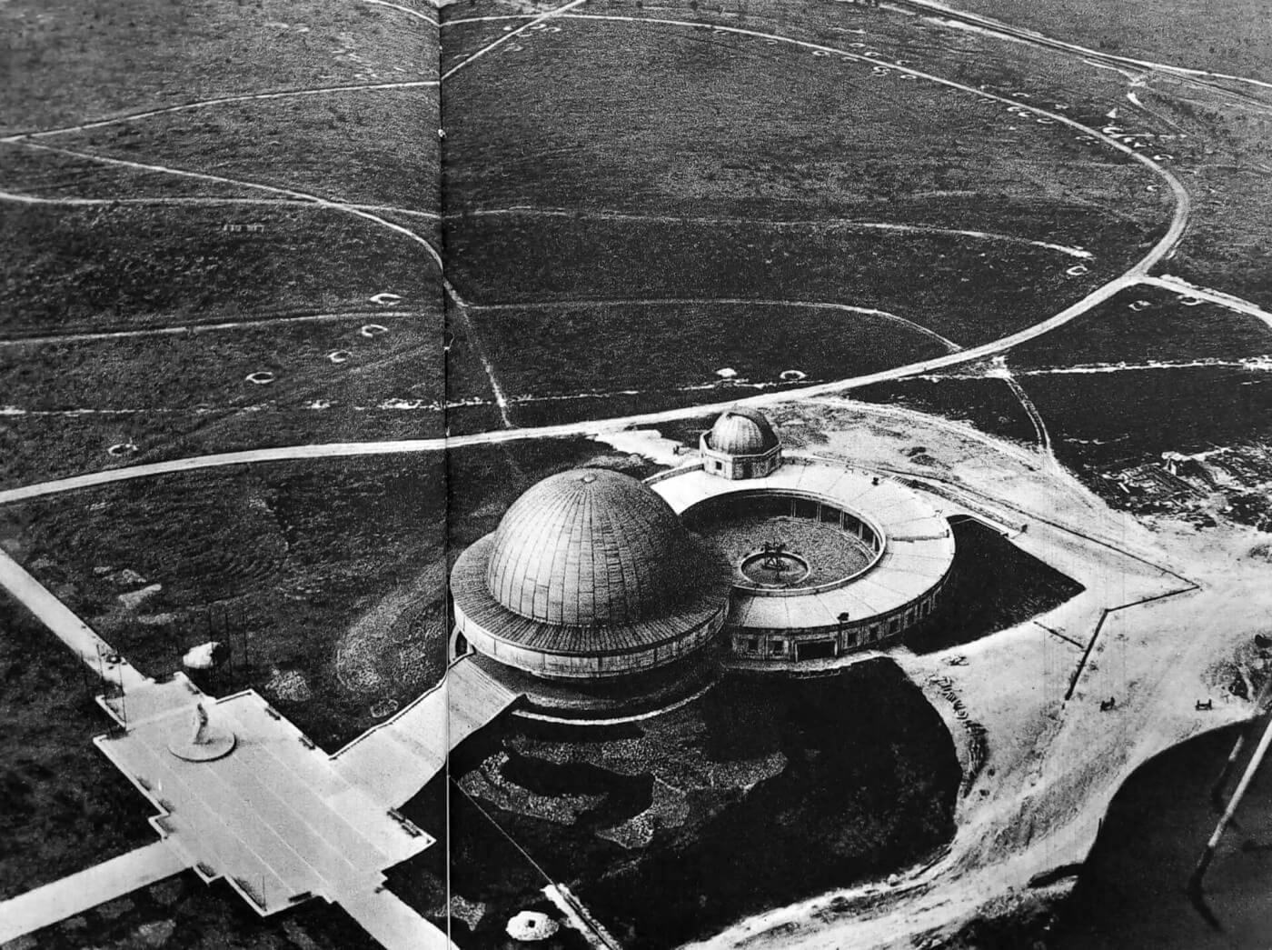 Planetarium Śląskie przed laty. Otwarto je w 1955 roku