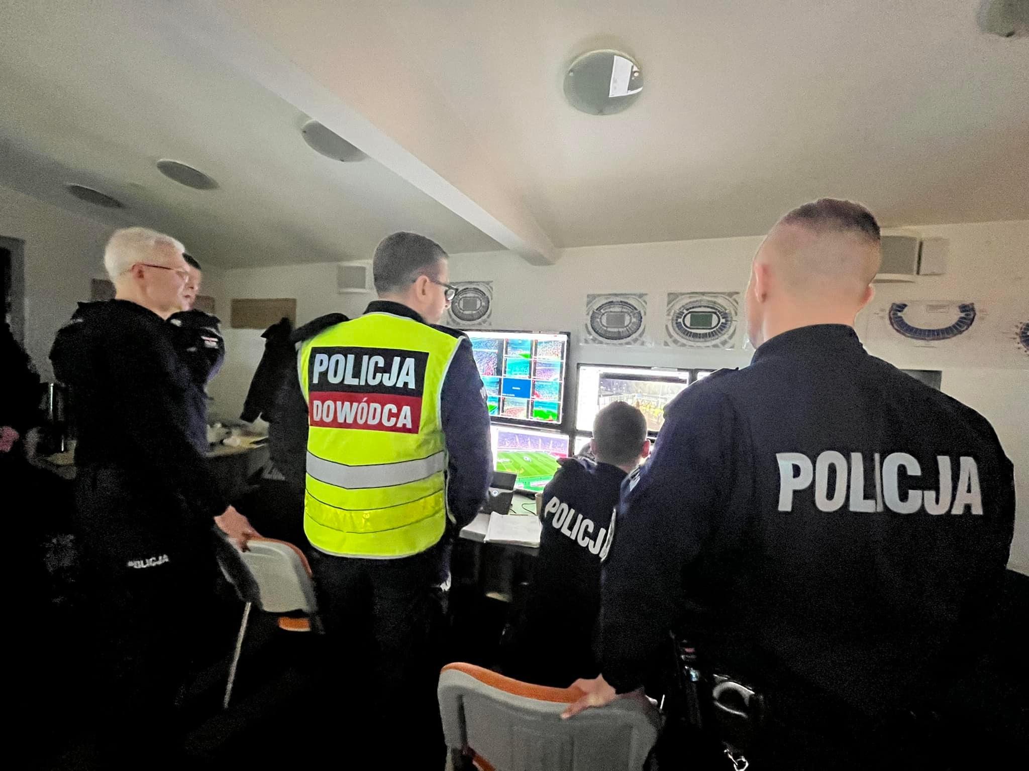 Policja Zabezpieczenie meczu na Stadionie Śląskim 3