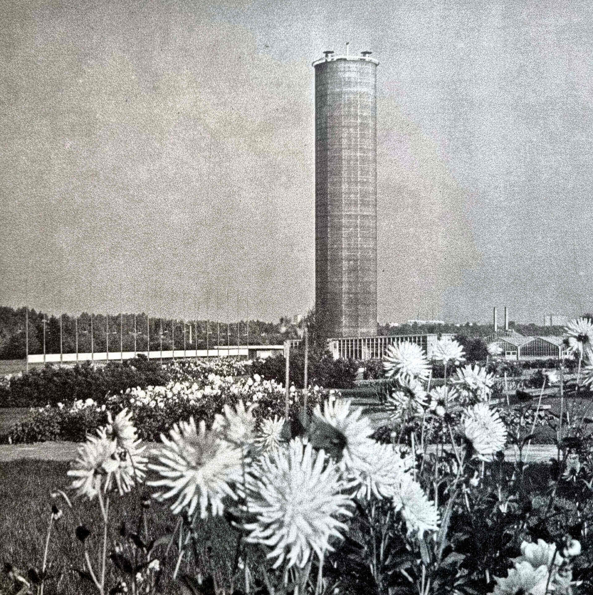 Szklarnia wieżowa należała do najbardziej charakterystycznych obiektów w krajobrazie WPKiW
