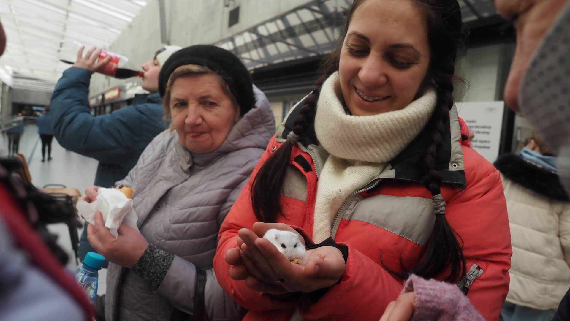 Uchodźcy przyjechali do Katowic pociągiem Kolei Śląskich 3