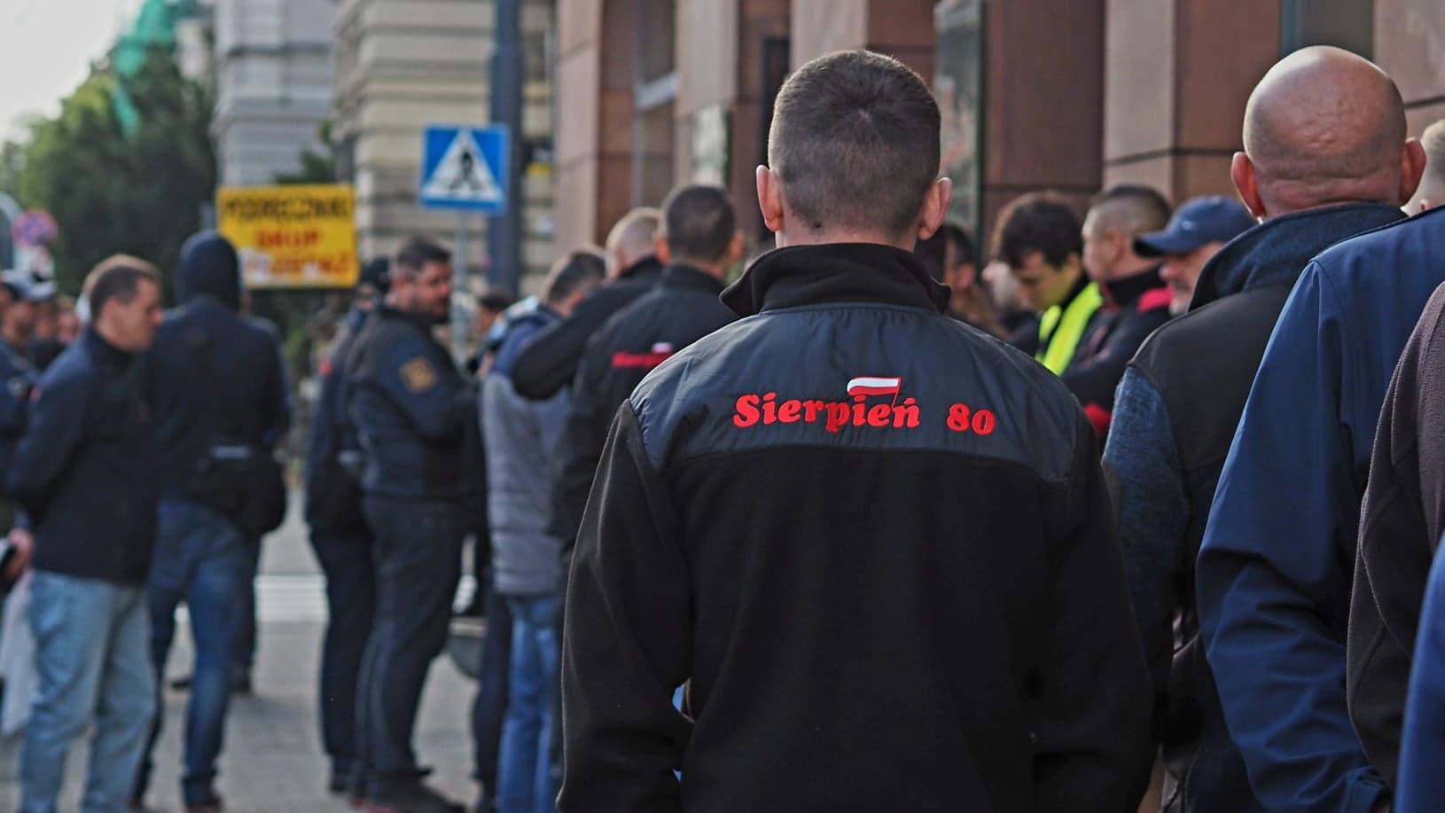 Związkowcy pod biurem Mateusza Morawieckiego