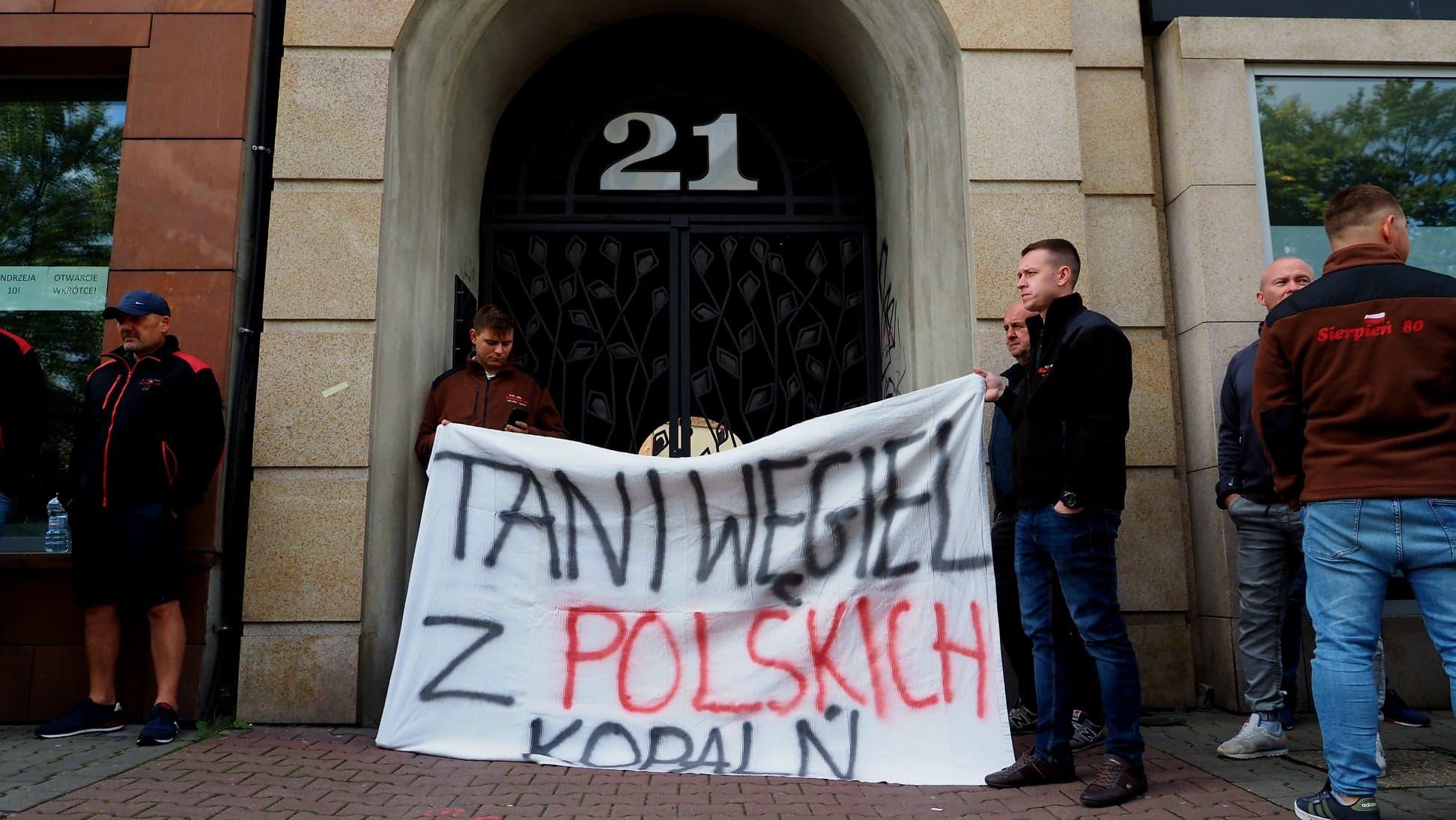 Związkowcy pod biurem Mateusza Morawieckiego