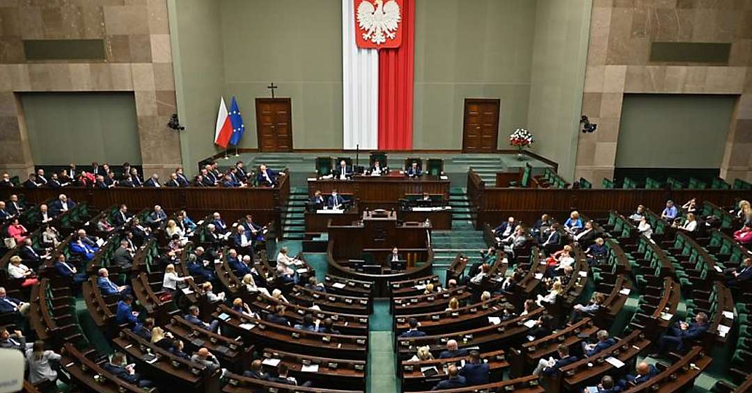 Bezcōż ino prawica godała w Parlamencie po naszymu?