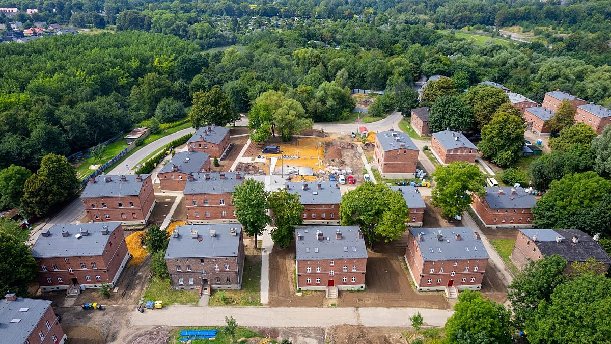 Zdjęcie 2 Pięknieje Kolonia Zgorzelec w Bytomiu. Familoki wśród drzew