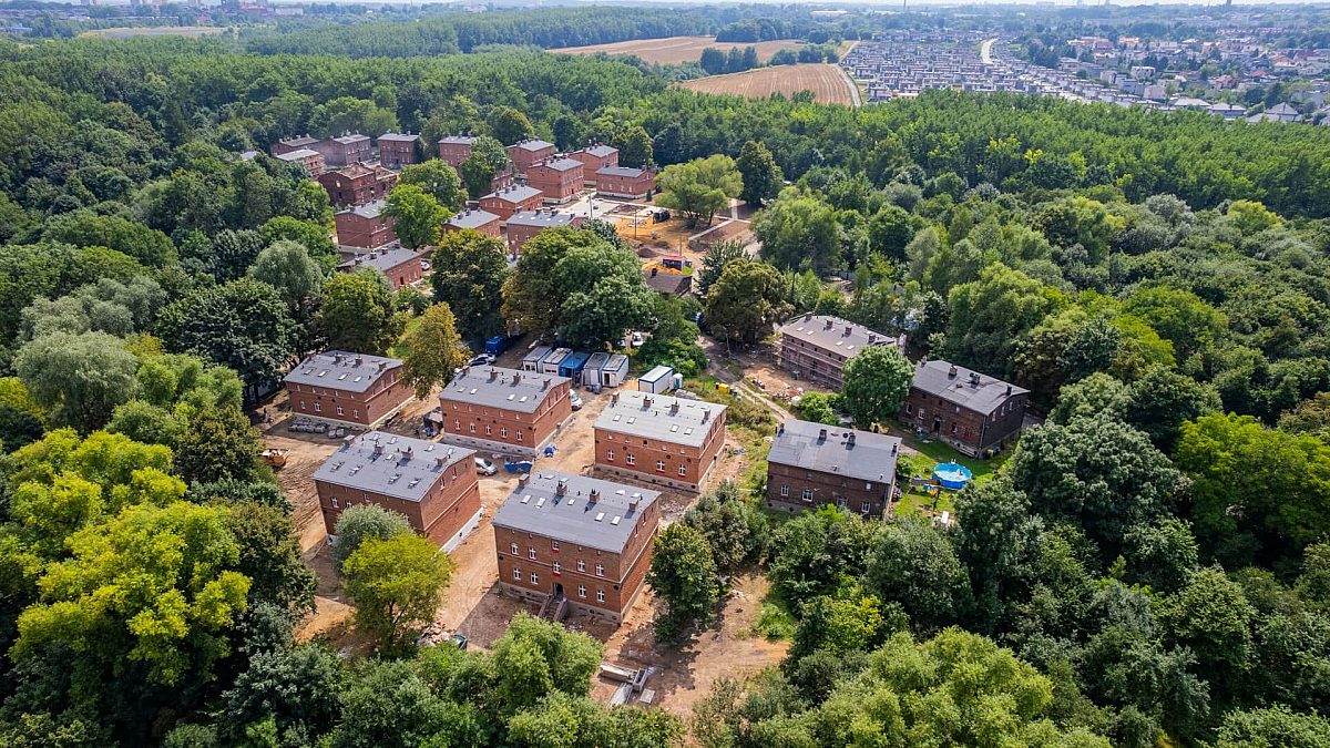 Zdjęcie 8 Pięknieje Kolonia Zgorzelec w Bytomiu. Familoki wśród drzew