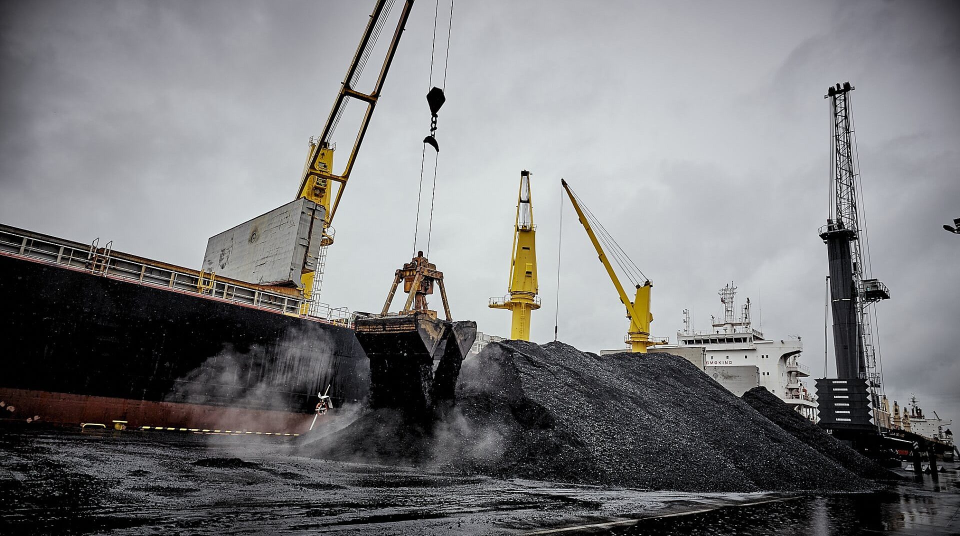 Przeładunek węgla w porcie Przeładunek węgla w porcie