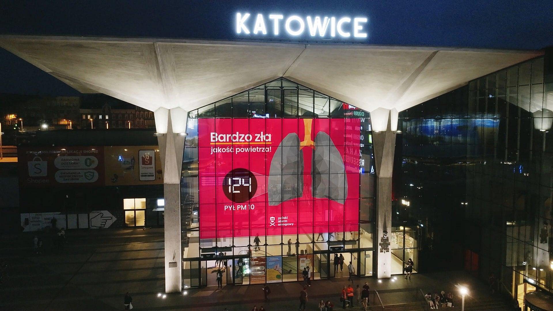 Ekran Polskiego Alarmu Smogowego w Katowicach Ekran Polskiego Alarmu Smogowego w Katowicach