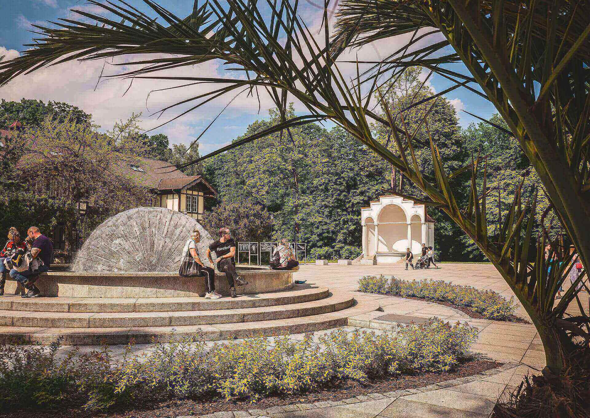 Jastrzębie-Zdrój. Kuracjusze sprzed lat i plenery dla Woodyego Allena Jastrzębie-Zdrój. Kuracjusze sprzed lat i plenery dla Woodyego Allena