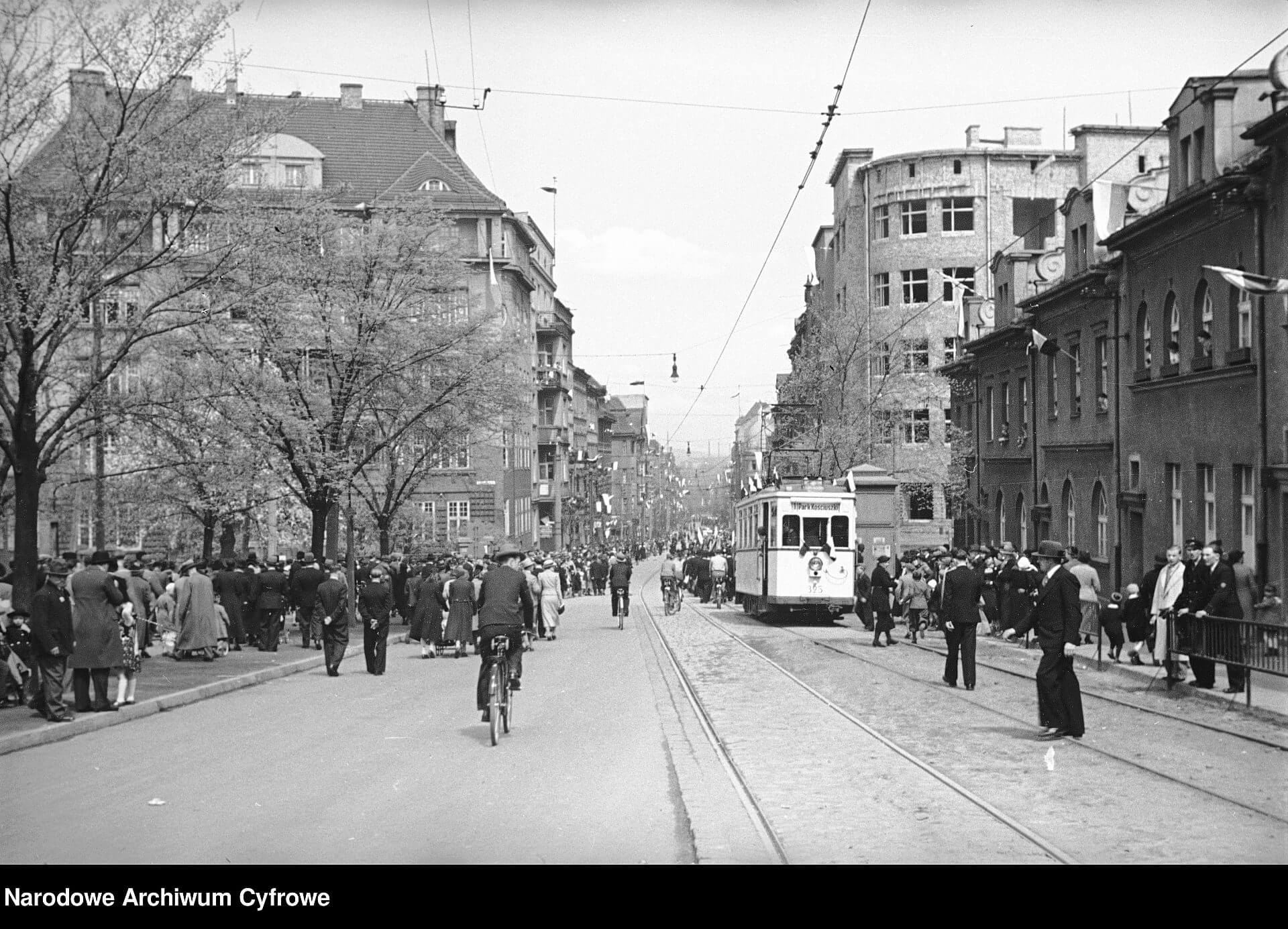 Tramwaj na ul. Kościuszki w Katowicach w roku 1937 Tramwaj na ul. Kościuszki w Katowicach w roku 1937
