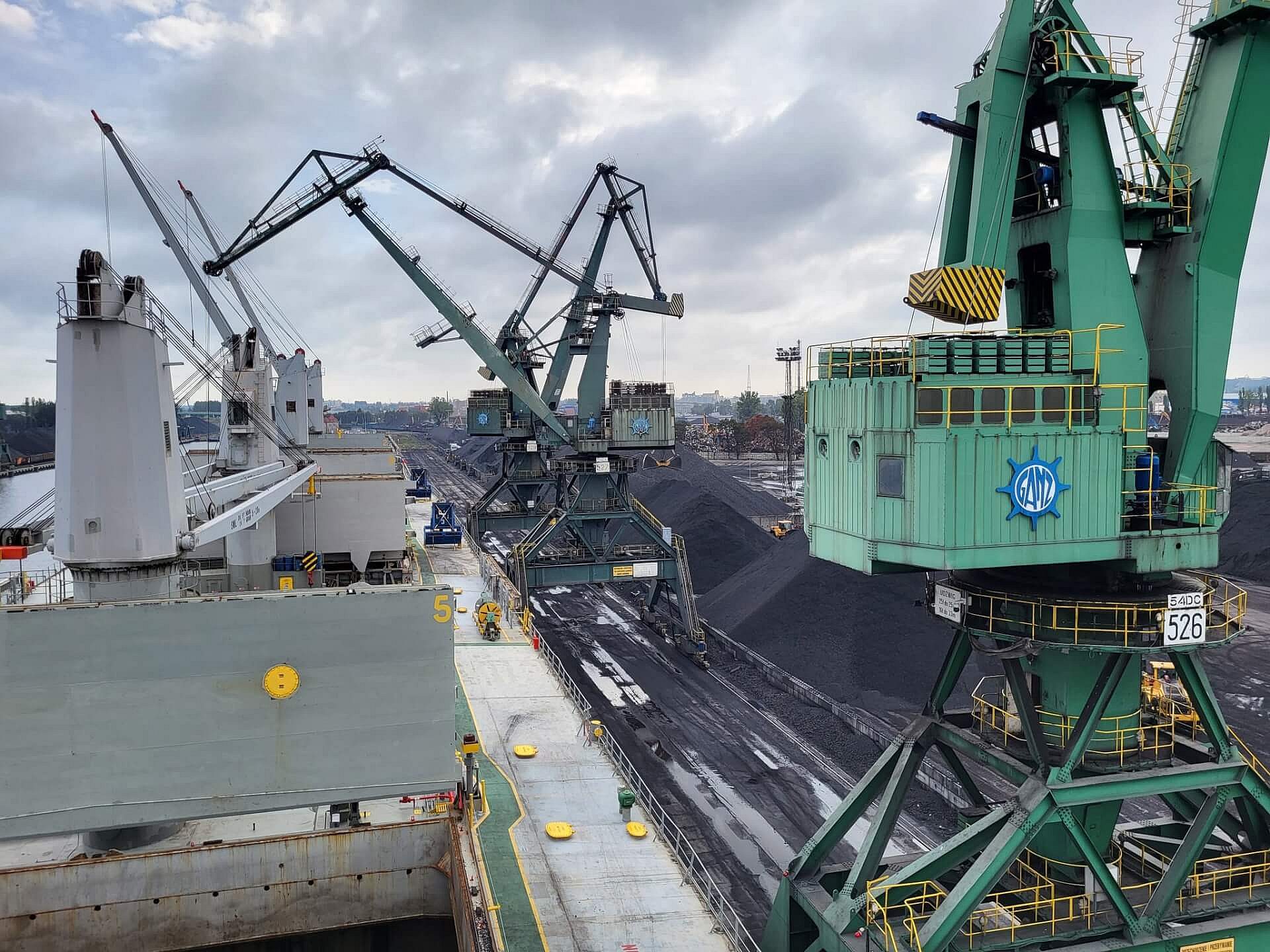 Przeladunek wegla w porcie fot Weglokoks 3 Przeladunek wegla w porcie fot Weglokoks 3