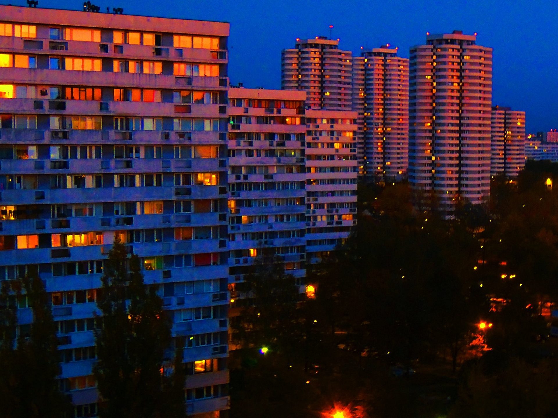 Osiedle Tysiąclecia nocą Osiedle Tysiąclecia nocą