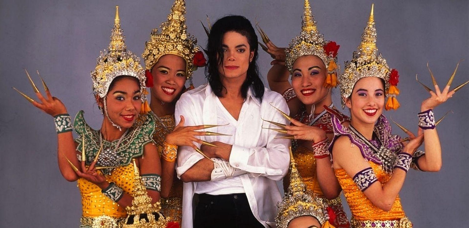 Michael jackson black or white Michael jackson black or white