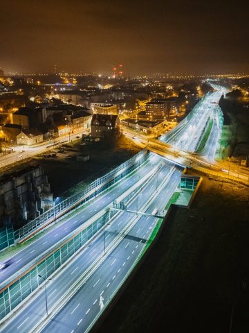 Gliwice nocą. Widok na wiadukt nad DTŚ ulica Konarskiego Gliwice nocą. Widok na wiadukt nad DTŚ ulica Konarskiego