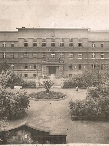 Rynek w Nowym Bytomiu. lata 30. XX w. Rynek w Nowym Bytomiu. lata 30. XX w.