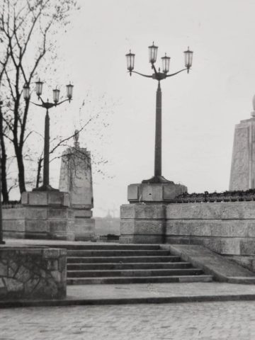 Wejście główne do WPKiW w latach 50. Wejście główne do WPKiW w latach 50.