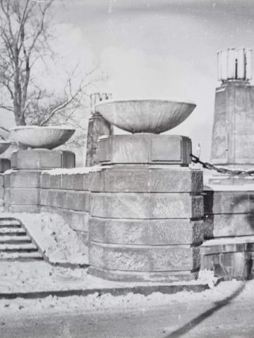 Wejście główne do WPKiW w latach 50. Wejście główne do WPKiW w latach 50.