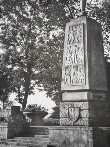 Wejście główne do WPKiW w latach 50. Wejście główne do WPKiW w latach 50.