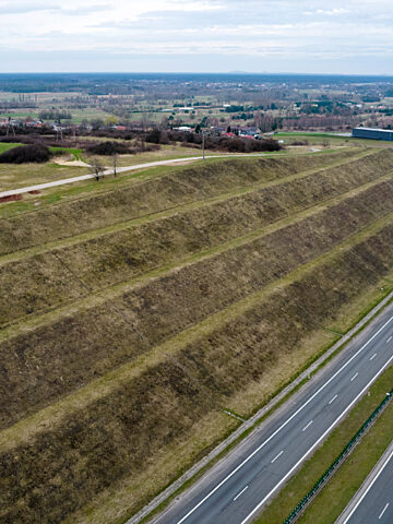 Budowa wieży radarowej przy autostradzie A1 Budowa wieży radarowej przy autostradzie A1