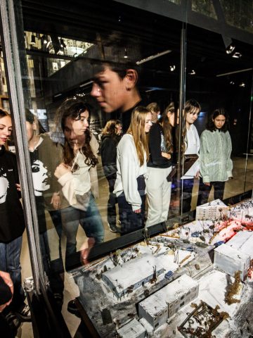 Przewrotna moda na lata 80. Śląskie Centrum Wolności i Solidarności mówi prawdę o tej dekadzie Przewrotna moda na lata 80. Śląskie Centrum Wolności i Solidarności mówi prawdę o tej dekadzie