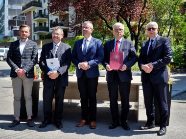 Umowa na zazielenienie Warszawskiej podpisana Przedstawiciele stron podpisanej umowy