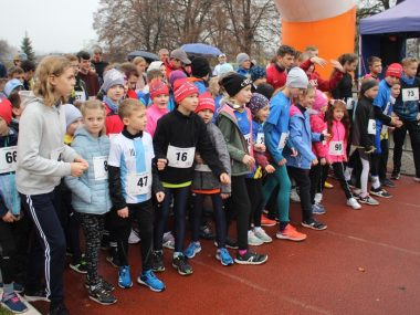 Wiewiórki dobiegły, ale jeszcze dwa biegi w tym roku 110 najmłodszych biegaczy na ostatniej Wiewiórce w Rudzie Śląskiej