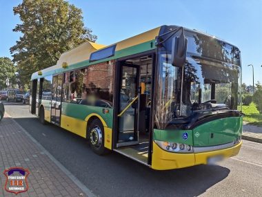 Mężczyzna wypadł z autobusu na Starych Tychach Wypadek w Tychach 29 września 2023