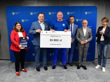 14 katowickich klubów sportowych dostało pieniądze Rozdanie symbolicznych czeków, Stadion Śląski