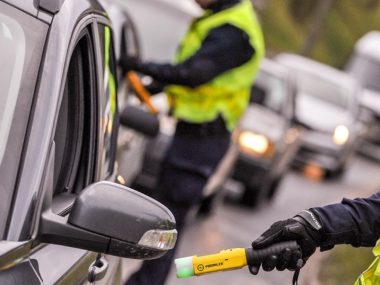 Pijana kobieta wydmuchała rano 2,4 promila Poniedziałkowe kontrole trzeźwości niestety przynoszą "dobre" wyniki