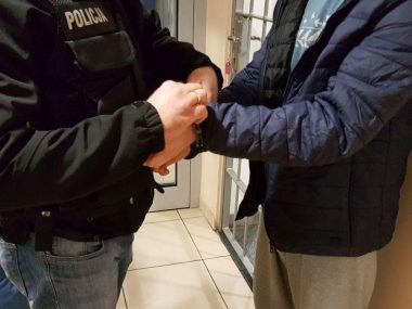 35-latek wpadł z narkotykami. Miał ponad 1500 działek Zatrzymanemu dilerowi grozi nawet 10 lat