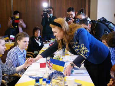 Księżna Yorku wita się z dziećmi z Ukrainy Księżna Yorku wita się z dziećmi z Ukrainy