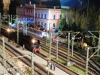 Można jeszcze zwiedzać kolejkową makietę Semafor Tarnowskie Góry. Makieta kolejowa Semafor