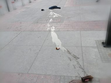 Pijackie bijatyki na Mariackiej. Ulica jest niebezpieczna Butelka na ul Dworcowej