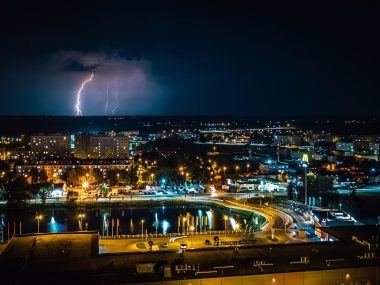 IMGW ostrzega przed burzami z Gradem. Damian Dąbrowski uspokaja… Knurów burza