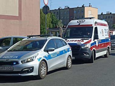 Potrącenie pieszego na ul. Batorego. Na miejscu karetka pogotowia C9678701 B966 45 C6 9 F85 EF189348 A8 FF